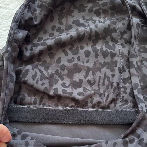 Old Navy Athletic Black Leopard Print Crop Top. Size XL - Picture 5 of 6